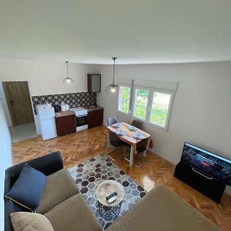 Entire 1-Bedroom Apartment With Free Parking Podgorica Exterior foto