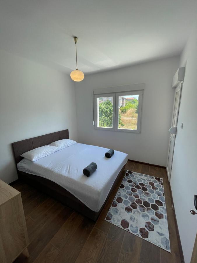 Entire 1-Bedroom Apartment With Free Parking Podgorica Exterior foto